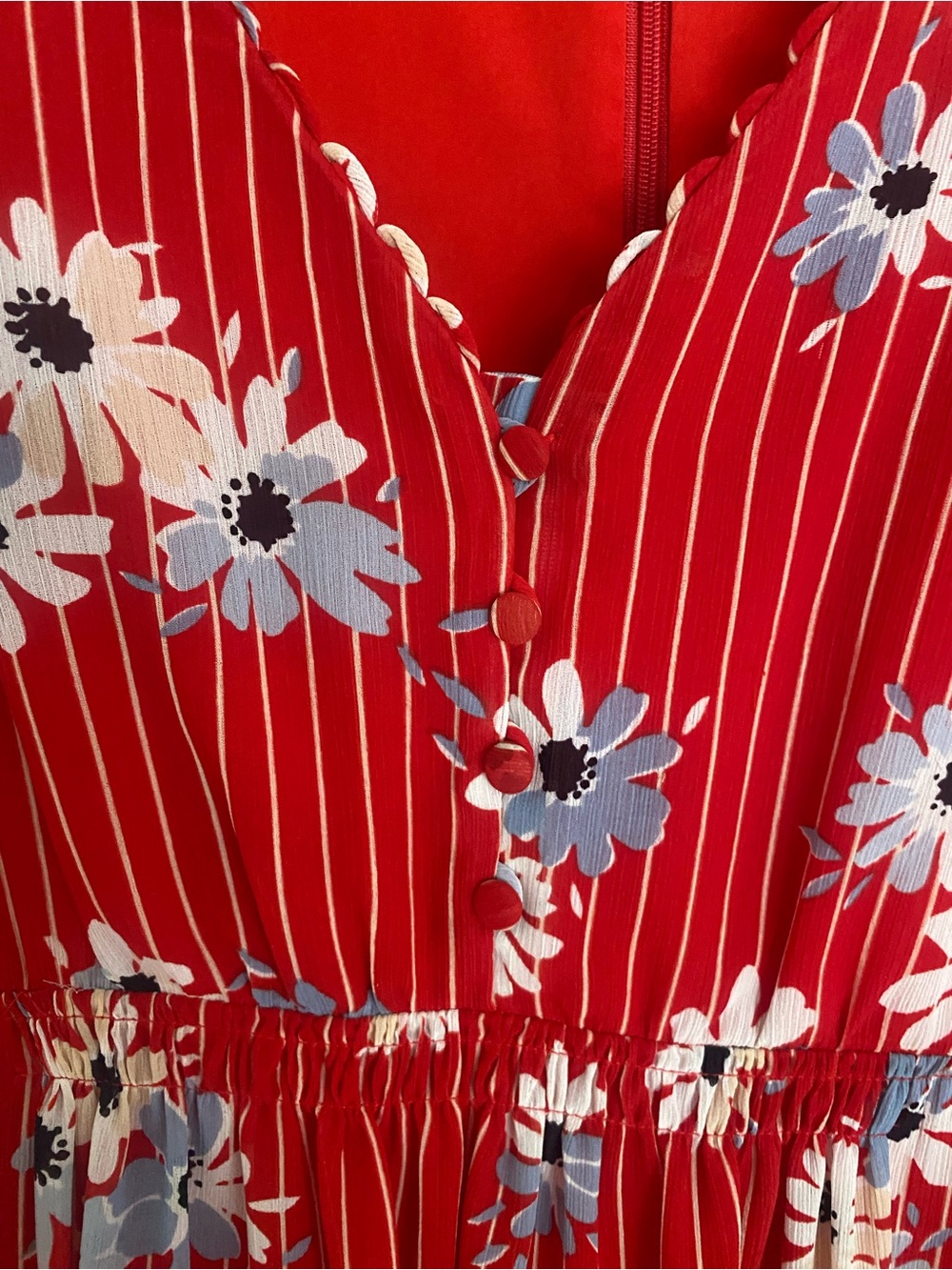 Madewell Scalloped Flutter-Sleeve Midi Dress in Daisy Society Red Floral - Picture 4 of 7